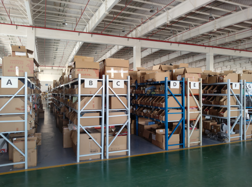 有哪些方法可以優化倉儲布局以提高發貨效率？